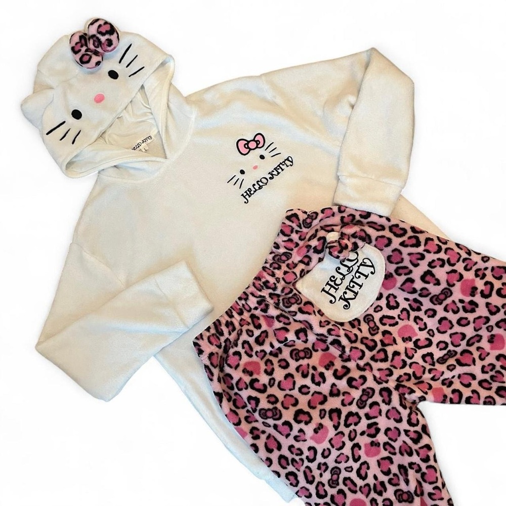 Don Quijote Hello Kitty 50th anniversary pajama set